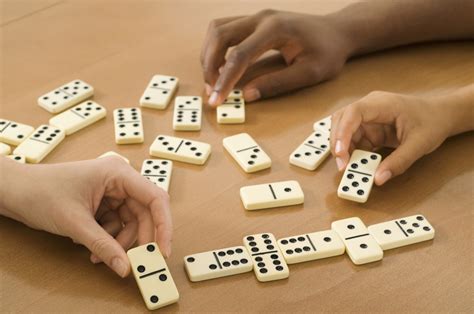 permainan domino adalah